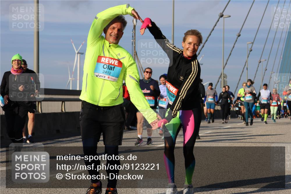 03.10.2025 - Köhlbrandbrückenlauf Strokosch-Dieckow http://msf.ph/oto/9123221 03.10.2025 10:01:25 Position 2 2412, 6 meine-sportfotos.de