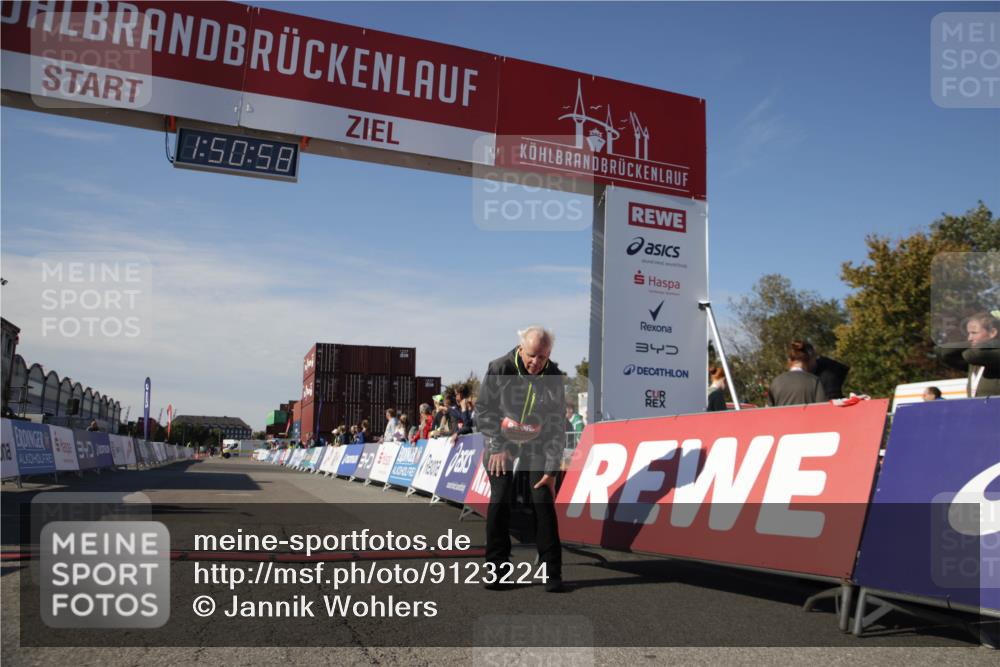 03.10.2025 - Köhlbrandbrückenlauf Jannik Wohlers http://msf.ph/oto/9123224 03.10.2025 13:50:58 Ziel 4851, 5472, 5595, 5992 meine-sportfotos.de