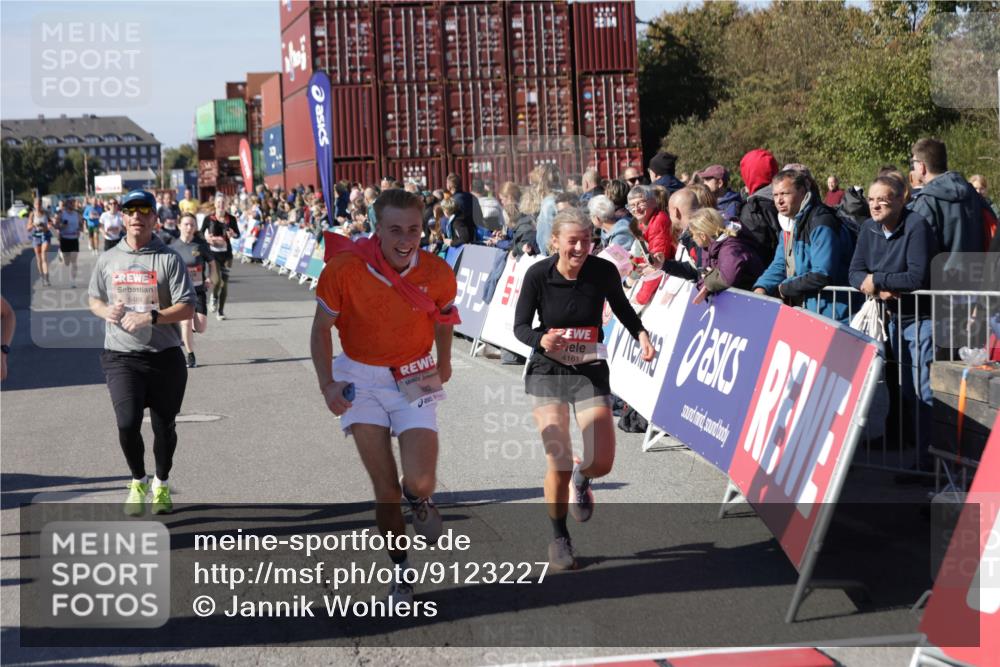 03.10.2025 - Köhlbrandbrückenlauf Jannik Wohlers http://msf.ph/oto/9123227 03.10.2025 13:05:33 Ziel 4011, 4062, 4161, 4278, 4384, 4584, 5468, 6281 meine-sportfotos.de