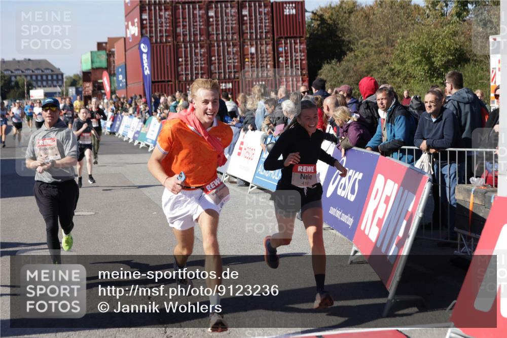 03.10.2025 - Köhlbrandbrückenlauf Jannik Wohlers http://msf.ph/oto/9123236 03.10.2025 13:05:34 Ziel 4011, 4062, 4161, 4278, 4384, 4584, 5468, 6281 meine-sportfotos.de