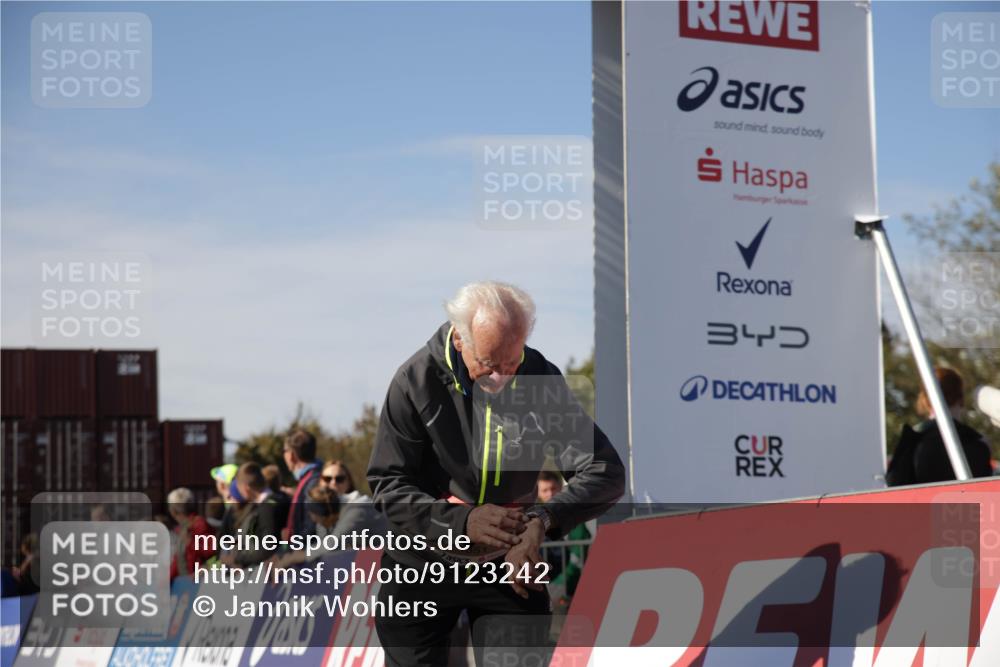 03.10.2025 - Köhlbrandbrückenlauf Jannik Wohlers http://msf.ph/oto/9123242 03.10.2025 13:51:03 Ziel 4851, 5472 meine-sportfotos.de