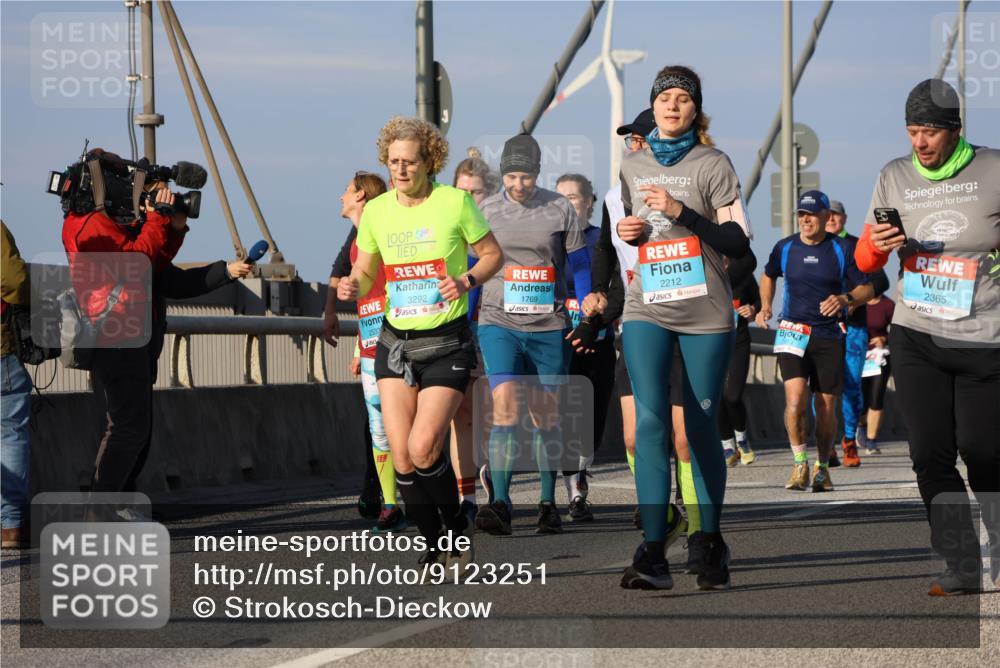 03.10.2025 - Köhlbrandbrückenlauf Strokosch-Dieckow http://msf.ph/oto/9123251 03.10.2025 10:01:31 Position 2 3292, 2533, 1769, 2212, 2973, 2365 meine-sportfotos.de