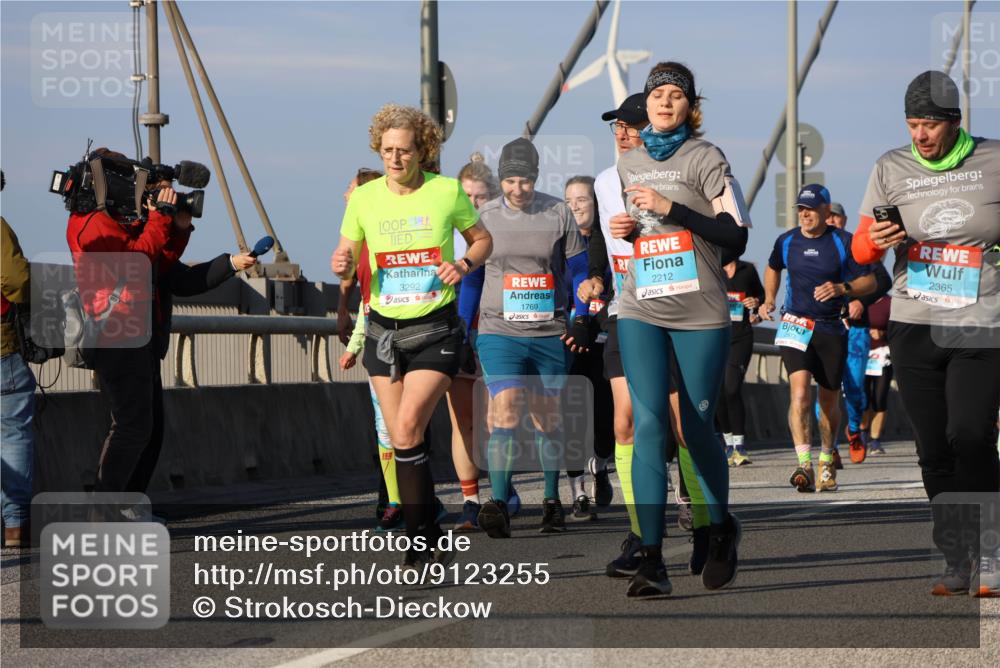 03.10.2025 - Köhlbrandbrückenlauf Strokosch-Dieckow http://msf.ph/oto/9123255 03.10.2025 10:01:31 Position 2 3292, 1769, 2212, 2973, 2365 meine-sportfotos.de