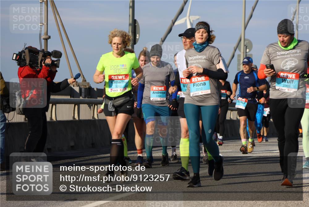 03.10.2025 - Köhlbrandbrückenlauf Strokosch-Dieckow http://msf.ph/oto/9123257 03.10.2025 10:01:31 Position 2 3292, 1769, 2212, 2973, 2365, 208 meine-sportfotos.de
