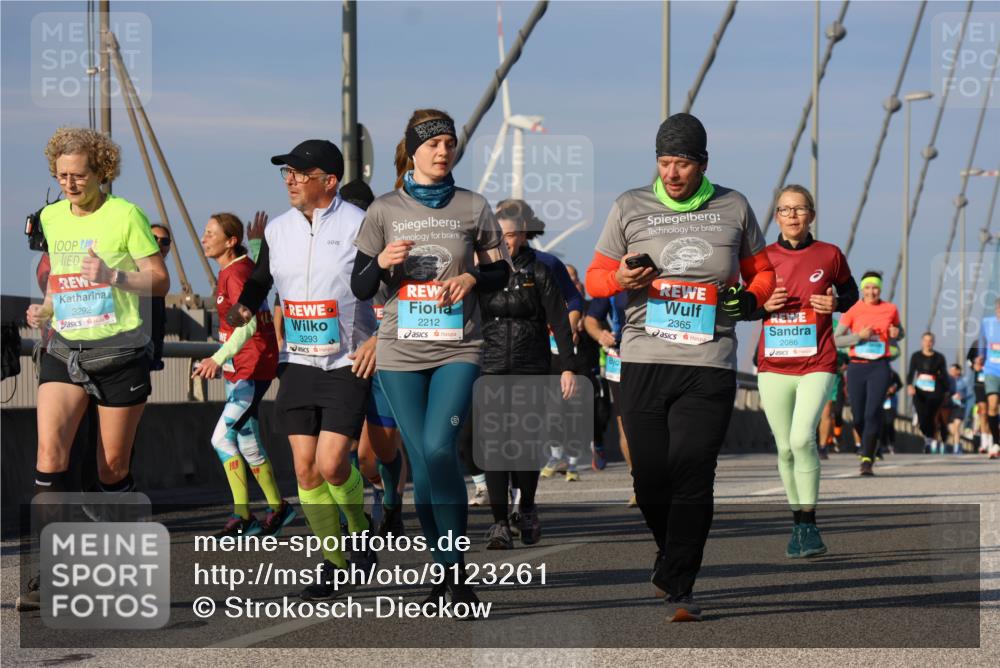 03.10.2025 - Köhlbrandbrückenlauf Strokosch-Dieckow http://msf.ph/oto/9123261 03.10.2025 10:01:32 Position 2 3292, 3293, 2212, 2365, 2086 meine-sportfotos.de