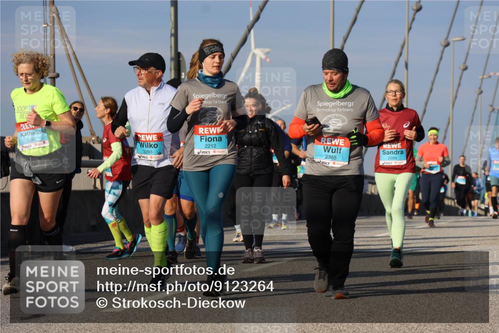 03.10.2025 - Köhlbrandbrückenlauf Strokosch-Dieckow http://msf.ph/oto/9123264 03.10.2025 10:01:32 Position 2 3292, 3293, 2212, 2365, 2086 meine-sportfotos.de
