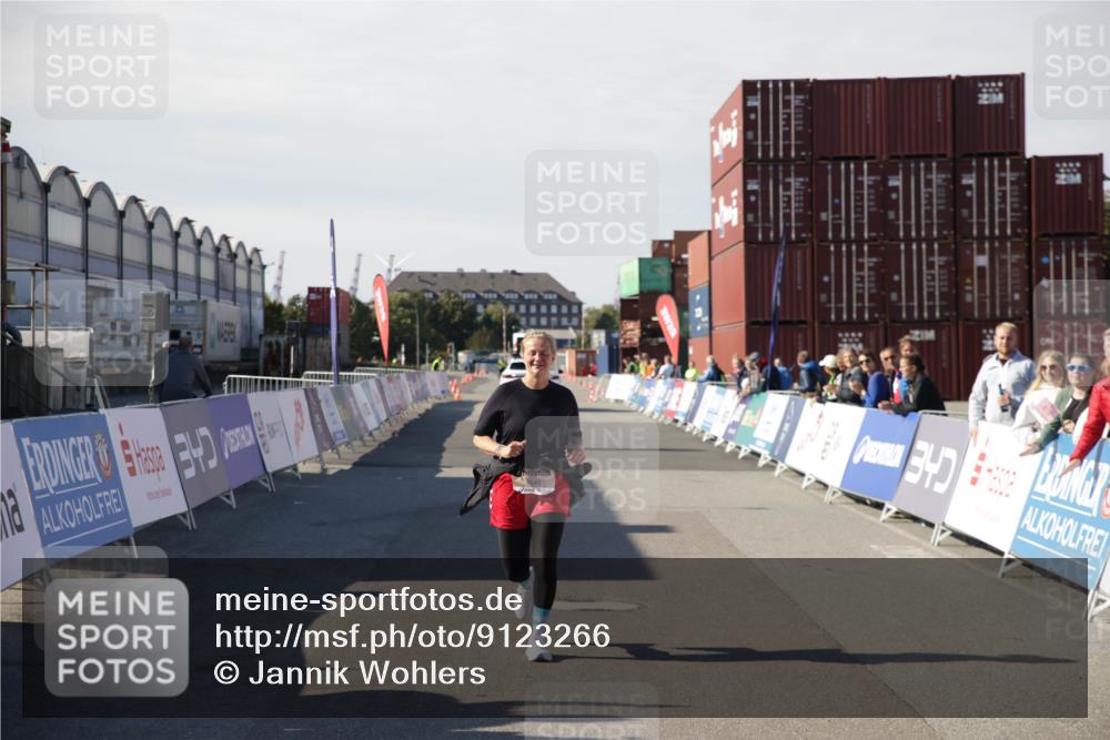 03.10.2025 - Köhlbrandbrückenlauf Jannik Wohlers http://msf.ph/oto/9123266 03.10.2025 13:51:32 Ziel 5540 meine-sportfotos.de