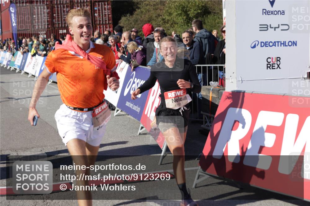 03.10.2025 - Köhlbrandbrückenlauf Jannik Wohlers http://msf.ph/oto/9123269 03.10.2025 13:05:34 Ziel 4011, 4062, 4161, 4278, 4384, 4584, 5468, 6281 meine-sportfotos.de