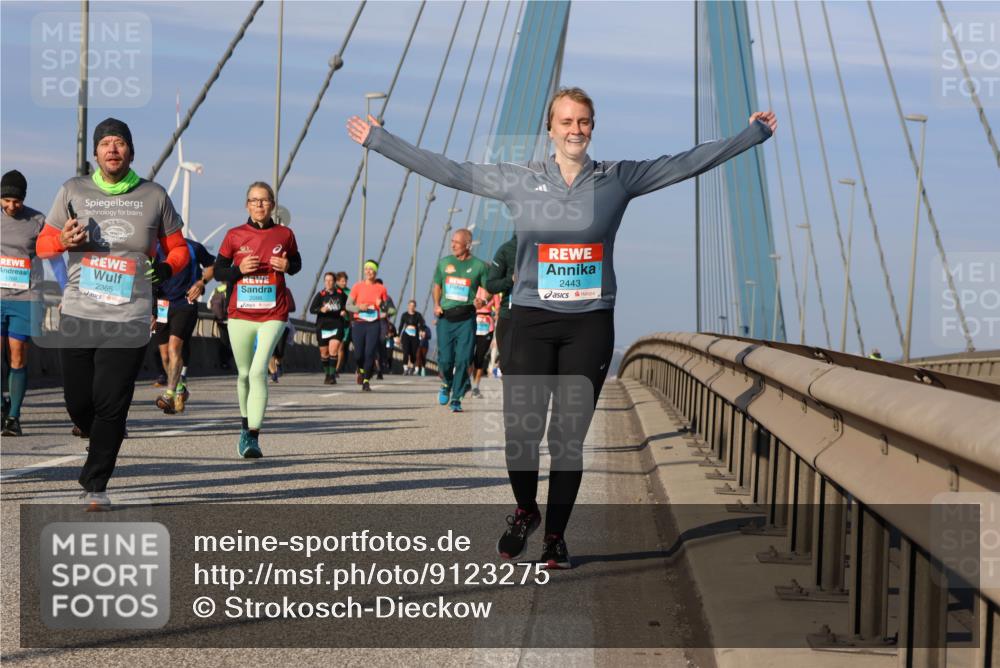 03.10.2025 - Köhlbrandbrückenlauf Strokosch-Dieckow http://msf.ph/oto/9123275 03.10.2025 10:01:33 Position 2 1769, 2365, 2443 meine-sportfotos.de