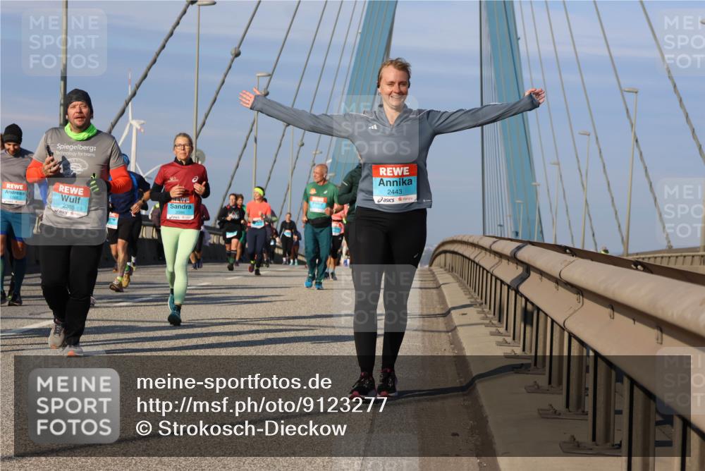 03.10.2025 - Köhlbrandbrückenlauf Strokosch-Dieckow http://msf.ph/oto/9123277 03.10.2025 10:01:33 Position 2 2365, 2086, 2443 meine-sportfotos.de