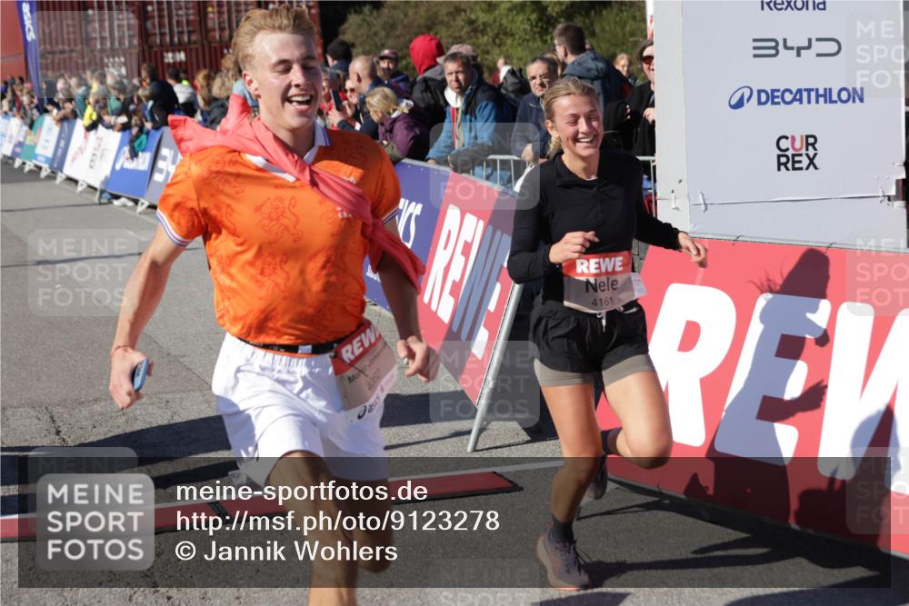 03.10.2025 - Köhlbrandbrückenlauf Jannik Wohlers http://msf.ph/oto/9123278 03.10.2025 13:05:34 Ziel 4011, 4062, 4161, 4278, 4384, 4584, 5468, 6281 meine-sportfotos.de
