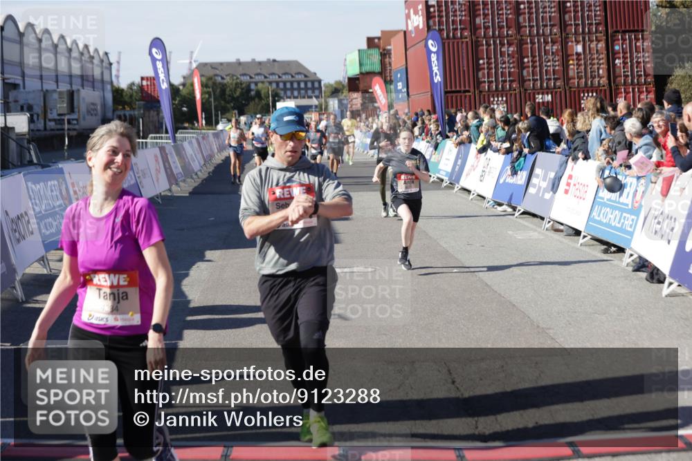 03.10.2025 - Köhlbrandbrückenlauf Jannik Wohlers http://msf.ph/oto/9123288 03.10.2025 13:05:34 Ziel 4011, 4062, 4161, 4278, 4384, 4584, 5468, 6281 meine-sportfotos.de