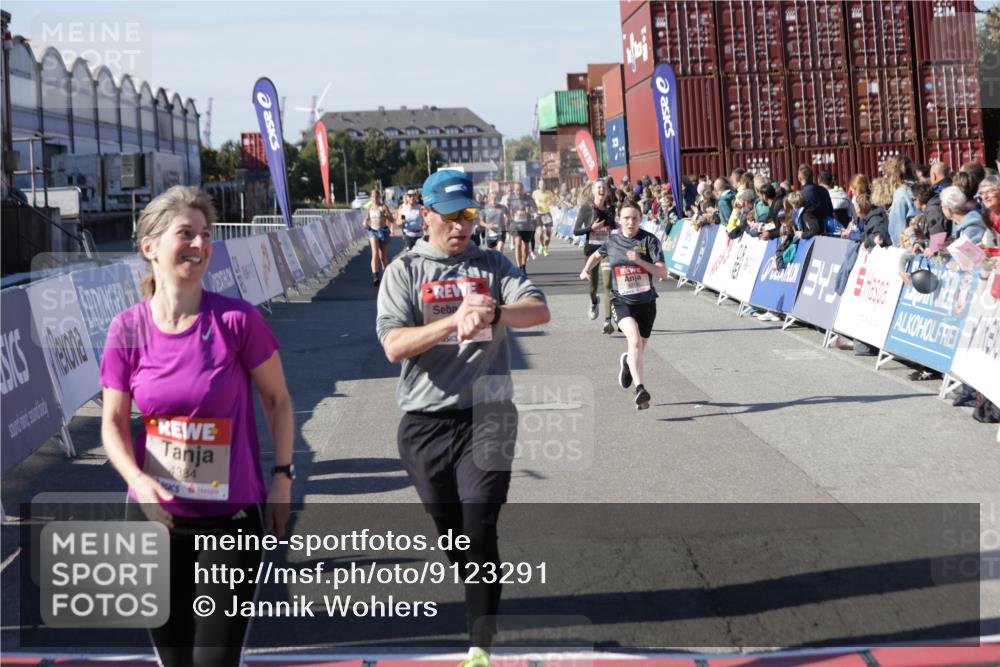 03.10.2025 - Köhlbrandbrückenlauf Jannik Wohlers http://msf.ph/oto/9123291 03.10.2025 13:05:35 Ziel 4011, 4062, 4161, 4278, 4384, 4584, 5468, 6281, 6786, 6787 meine-sportfotos.de
