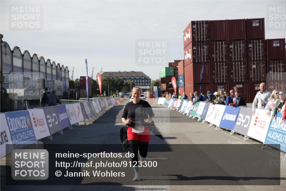 03.10.2025 - Köhlbrandbrückenlauf Jannik Wohlers http://msf.ph/oto/9123300 03.10.2025 13:51:32 Ziel 5540 meine-sportfotos.de