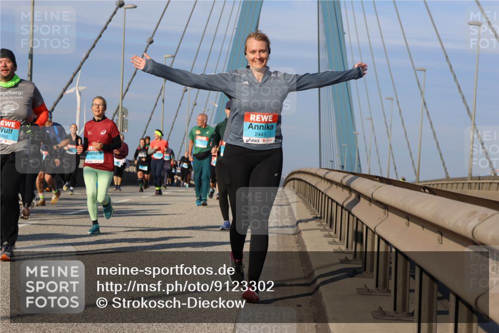 03.10.2025 - Köhlbrandbrückenlauf Strokosch-Dieckow http://msf.ph/oto/9123302 03.10.2025 10:01:34 Position 2 2365, 2086, 2443 meine-sportfotos.de