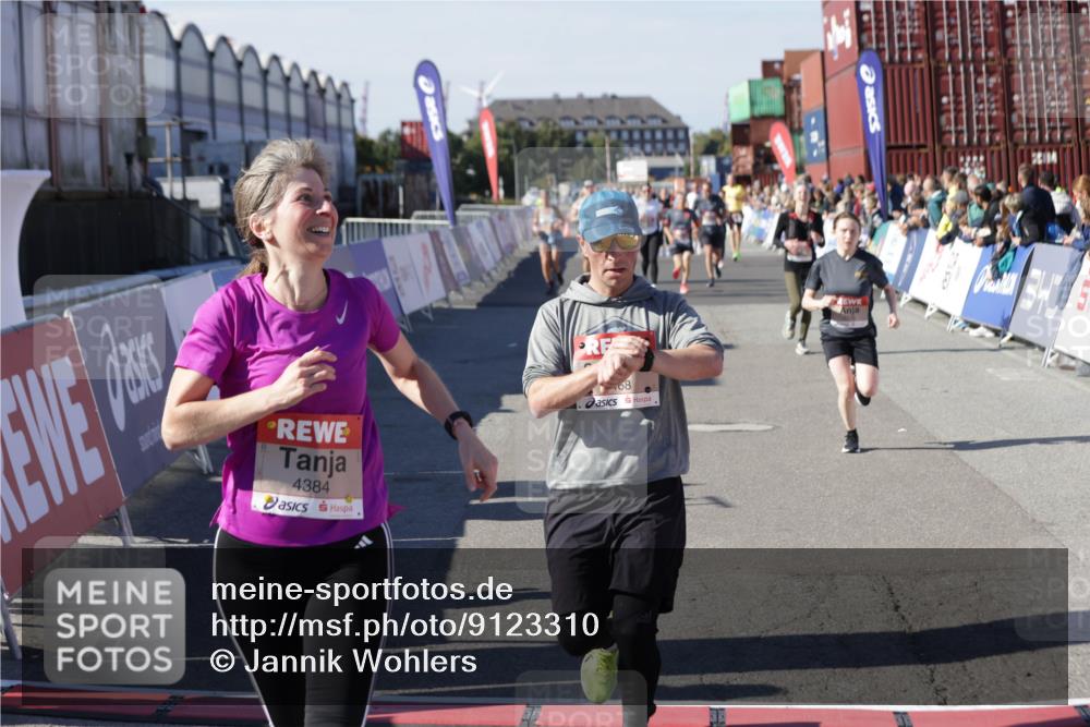 03.10.2025 - Köhlbrandbrückenlauf Jannik Wohlers http://msf.ph/oto/9123310 03.10.2025 13:05:35 Ziel 4011, 4062, 4161, 4278, 4384, 4584, 5468, 6281, 6786, 6787 meine-sportfotos.de