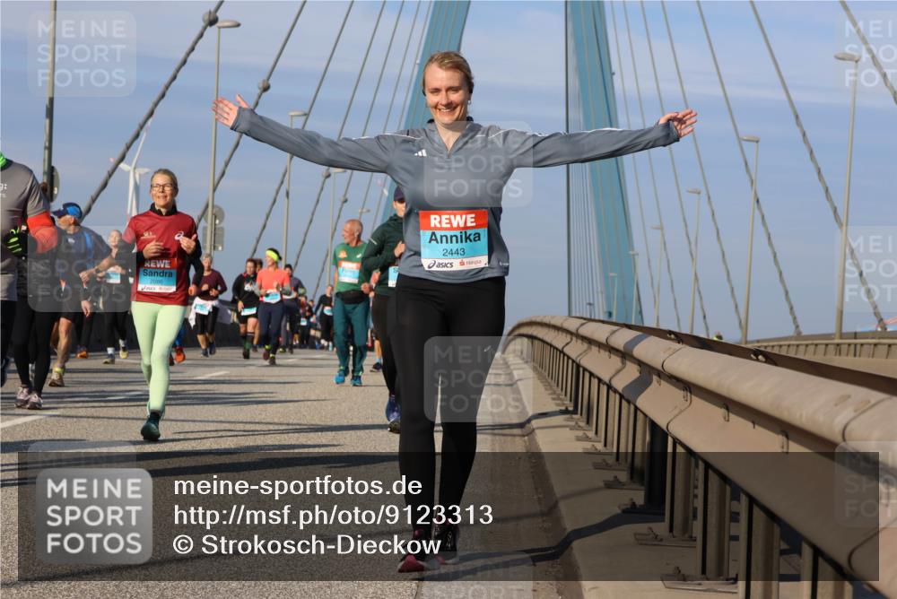 03.10.2025 - Köhlbrandbrückenlauf Strokosch-Dieckow http://msf.ph/oto/9123313 03.10.2025 10:01:34 Position 2 9, 2086, 2443 meine-sportfotos.de