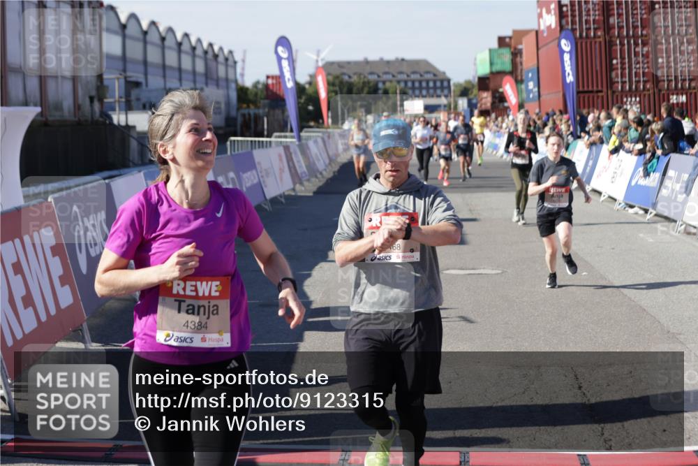 03.10.2025 - Köhlbrandbrückenlauf Jannik Wohlers http://msf.ph/oto/9123315 03.10.2025 13:05:35 Ziel 4011, 4062, 4161, 4278, 4384, 4584, 5468, 6281, 6786, 6787 meine-sportfotos.de