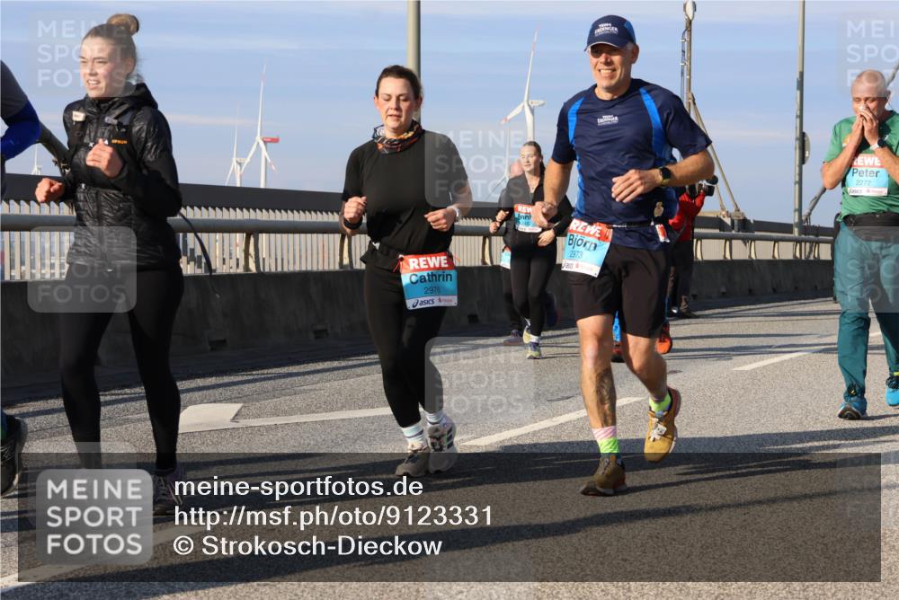 03.10.2025 - Köhlbrandbrückenlauf Strokosch-Dieckow http://msf.ph/oto/9123331 03.10.2025 10:01:40 Position 2 2976, 2973, 2272 meine-sportfotos.de