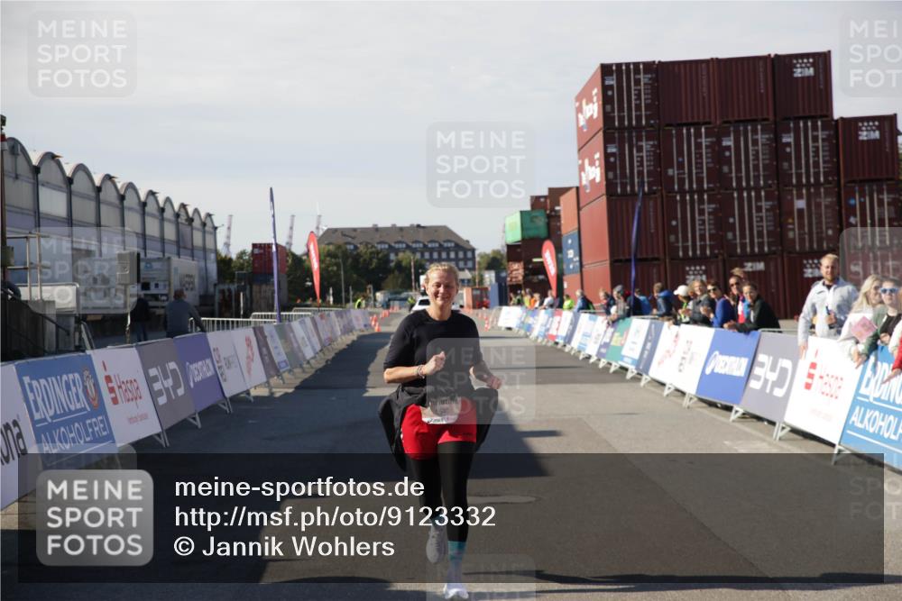 03.10.2025 - Köhlbrandbrückenlauf Jannik Wohlers http://msf.ph/oto/9123332 03.10.2025 13:51:32 Ziel 5540 meine-sportfotos.de