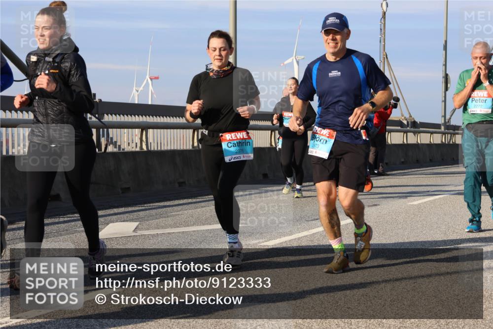 03.10.2025 - Köhlbrandbrückenlauf Strokosch-Dieckow http://msf.ph/oto/9123333 03.10.2025 10:01:40 Position 2 2976, 2973, 2272 meine-sportfotos.de
