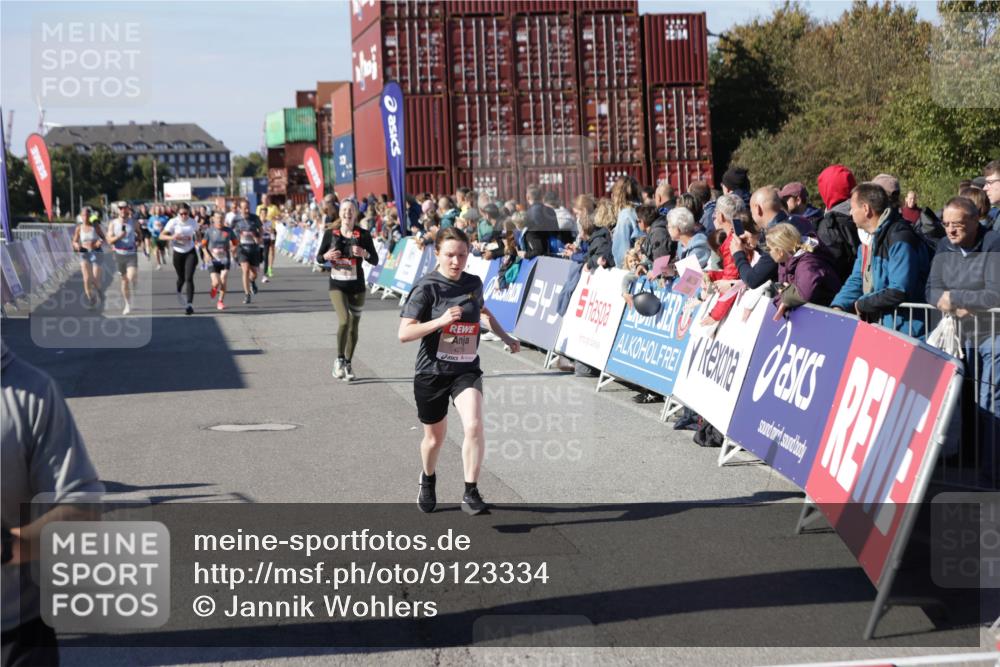 03.10.2025 - Köhlbrandbrückenlauf Jannik Wohlers http://msf.ph/oto/9123334 03.10.2025 13:05:35 Ziel 4011, 4062, 4161, 4278, 4384, 4584, 5468, 6281, 6786, 6787 meine-sportfotos.de