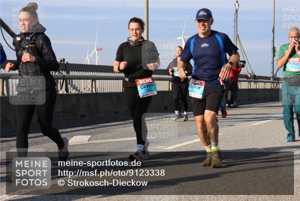 03.10.2025 - Köhlbrandbrückenlauf Strokosch-Dieckow http://msf.ph/oto/9123338 03.10.2025 10:01:40 Position 2 2976, 2973, 2272 meine-sportfotos.de