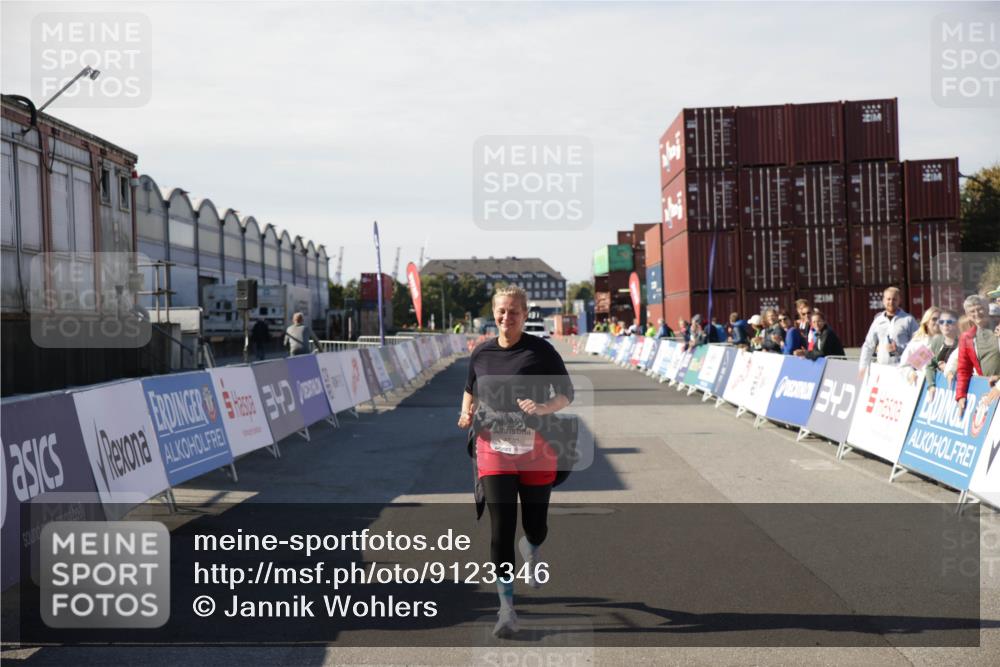 03.10.2025 - Köhlbrandbrückenlauf Jannik Wohlers http://msf.ph/oto/9123346 03.10.2025 13:51:33 Ziel 5540 meine-sportfotos.de