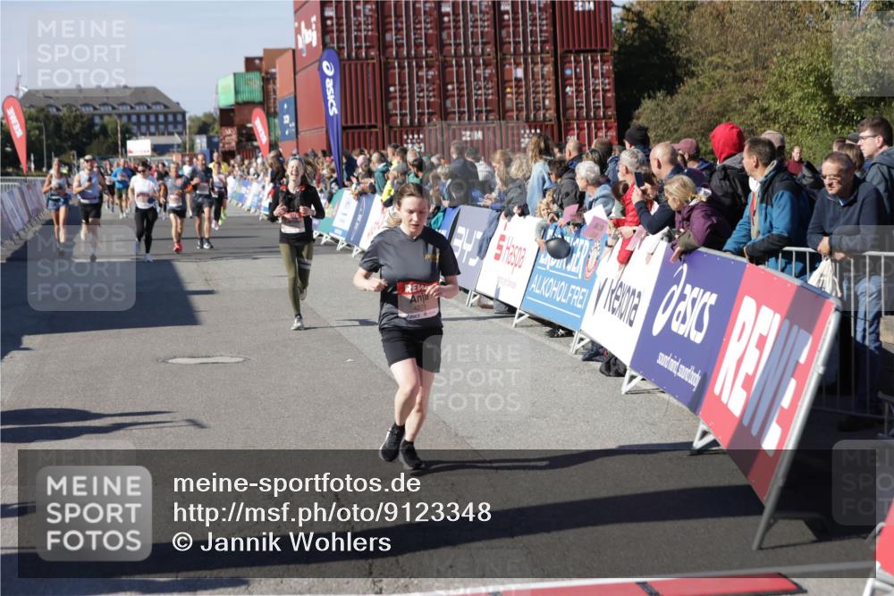 03.10.2025 - Köhlbrandbrückenlauf Jannik Wohlers http://msf.ph/oto/9123348 03.10.2025 13:05:36 Ziel 4011, 4062, 4161, 4278, 4296, 4332, 4384, 4584, 5468, 5676, 6281, 6786, 6787 meine-sportfotos.de