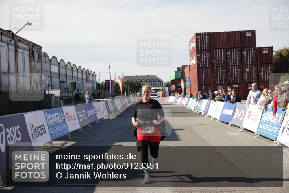 03.10.2025 - Köhlbrandbrückenlauf Jannik Wohlers http://msf.ph/oto/9123351 03.10.2025 13:51:33 Ziel 5540 meine-sportfotos.de