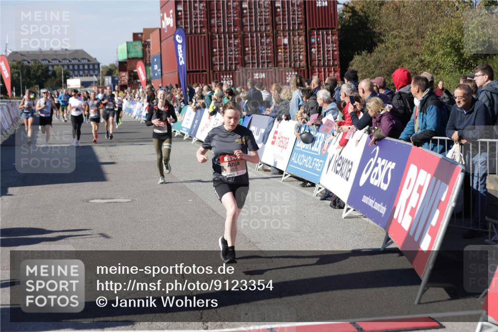 03.10.2025 - Köhlbrandbrückenlauf Jannik Wohlers http://msf.ph/oto/9123354 03.10.2025 13:05:36 Ziel 4011, 4062, 4161, 4278, 4296, 4332, 4384, 4584, 5468, 5676, 6281, 6786, 6787 meine-sportfotos.de
