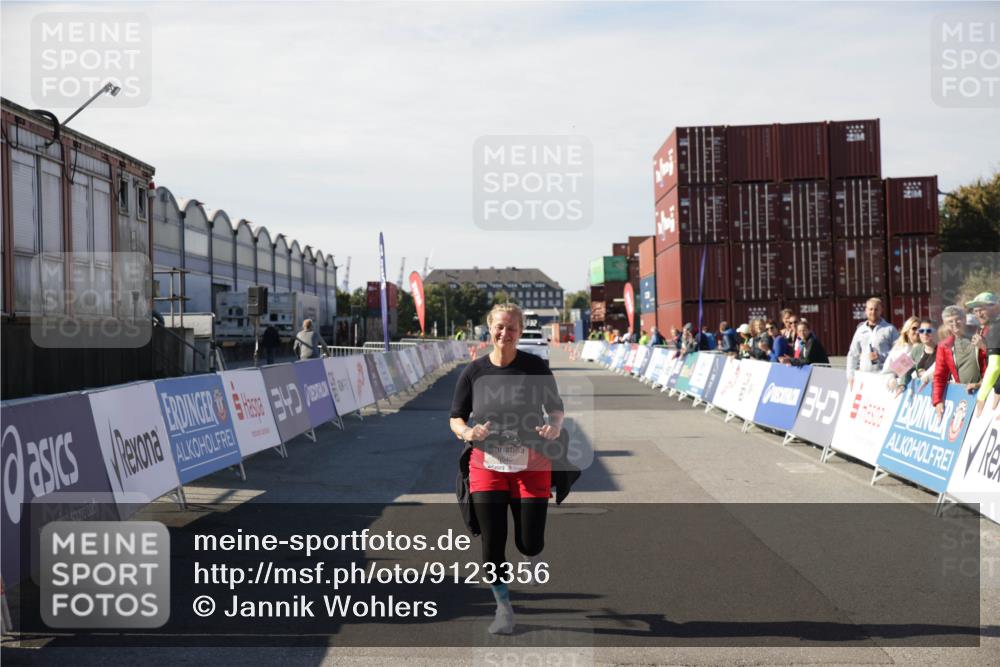 03.10.2025 - Köhlbrandbrückenlauf Jannik Wohlers http://msf.ph/oto/9123356 03.10.2025 13:51:33 Ziel 5540 meine-sportfotos.de