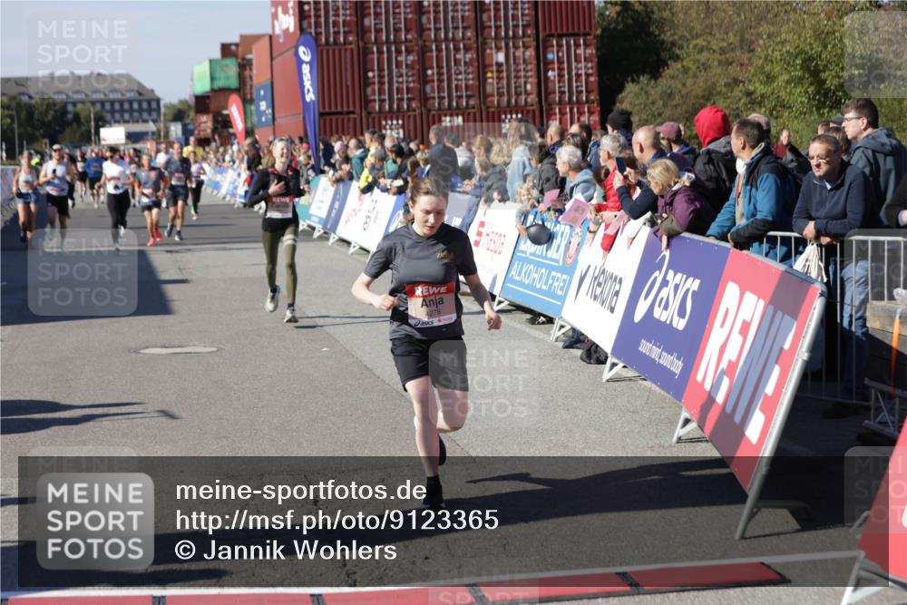 03.10.2025 - Köhlbrandbrückenlauf Jannik Wohlers http://msf.ph/oto/9123365 03.10.2025 13:05:36 Ziel 4011, 4062, 4161, 4278, 4296, 4332, 4384, 4584, 5468, 5676, 6281, 6786, 6787 meine-sportfotos.de