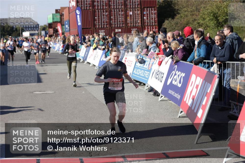 03.10.2025 - Köhlbrandbrückenlauf Jannik Wohlers http://msf.ph/oto/9123371 03.10.2025 13:05:36 Ziel 4011, 4062, 4161, 4278, 4296, 4332, 4384, 4584, 5468, 5676, 6281, 6786, 6787 meine-sportfotos.de