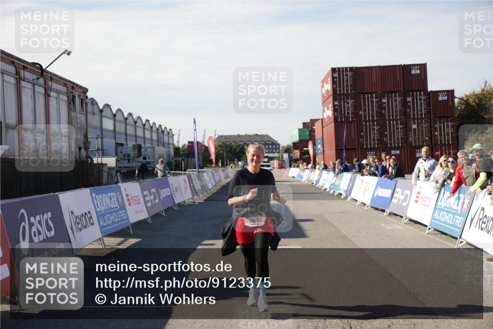 03.10.2025 - Köhlbrandbrückenlauf Jannik Wohlers http://msf.ph/oto/9123375 03.10.2025 13:51:33 Ziel 5540 meine-sportfotos.de