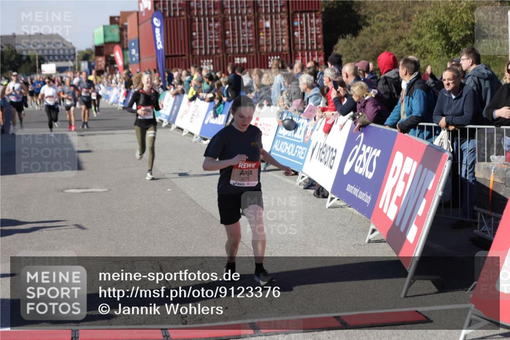 03.10.2025 - Köhlbrandbrückenlauf Jannik Wohlers http://msf.ph/oto/9123376 03.10.2025 13:05:36 Ziel 4011, 4062, 4161, 4278, 4296, 4332, 4384, 4584, 5468, 5676, 6281, 6786, 6787 meine-sportfotos.de