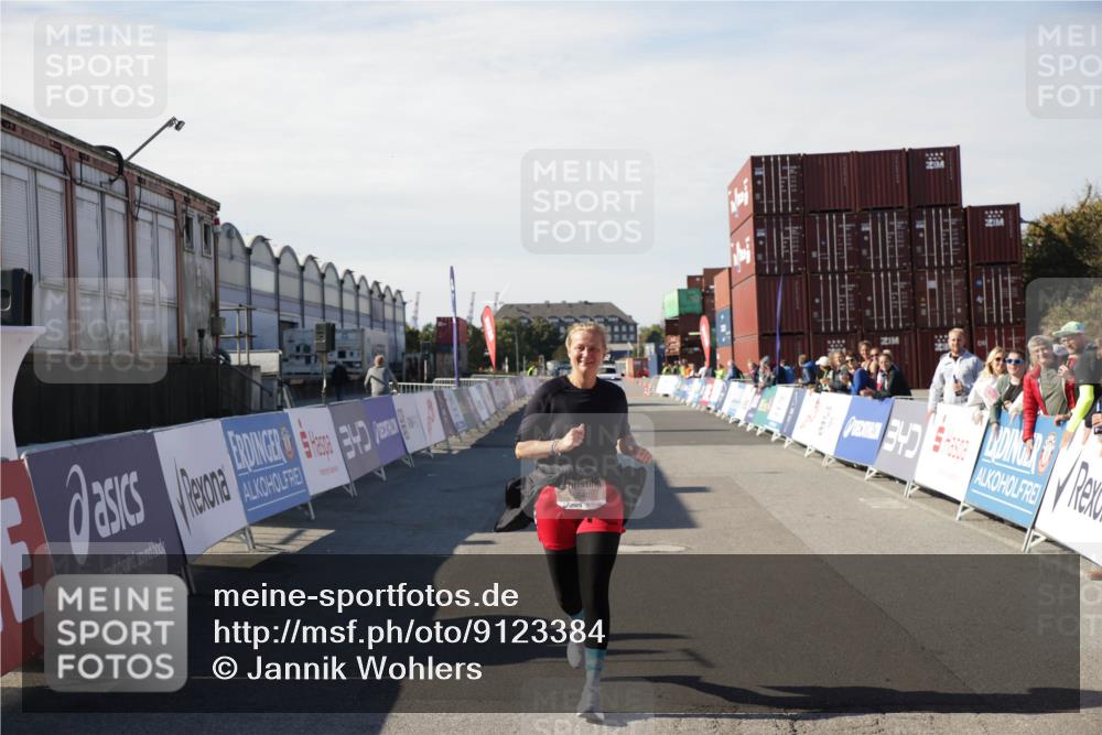 03.10.2025 - Köhlbrandbrückenlauf Jannik Wohlers http://msf.ph/oto/9123384 03.10.2025 13:51:33 Ziel 5540 meine-sportfotos.de