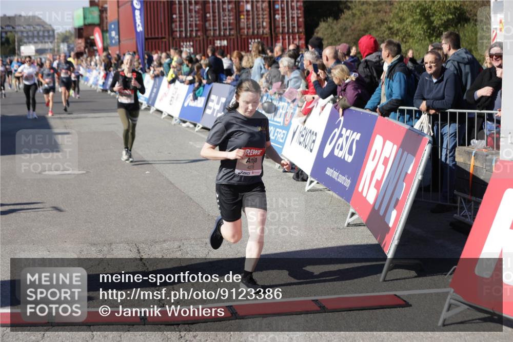 03.10.2025 - Köhlbrandbrückenlauf Jannik Wohlers http://msf.ph/oto/9123386 03.10.2025 13:05:36 Ziel 4011, 4062, 4161, 4278, 4296, 4332, 4384, 4584, 5468, 5676, 6281, 6786, 6787 meine-sportfotos.de