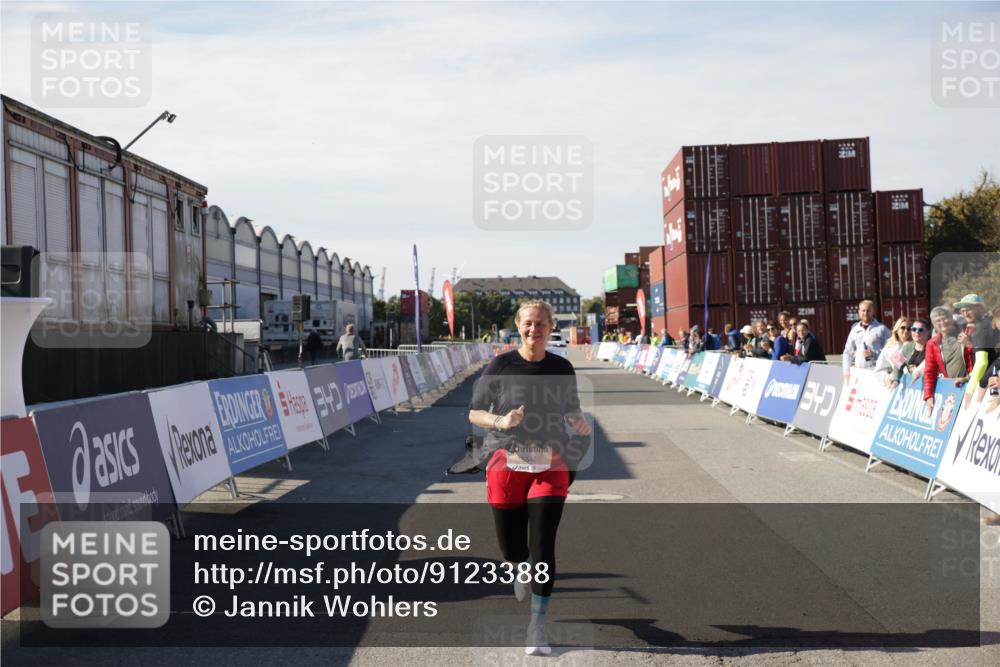 03.10.2025 - Köhlbrandbrückenlauf Jannik Wohlers http://msf.ph/oto/9123388 03.10.2025 13:51:33 Ziel 5540 meine-sportfotos.de