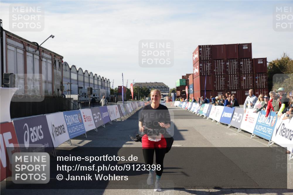 03.10.2025 - Köhlbrandbrückenlauf Jannik Wohlers http://msf.ph/oto/9123398 03.10.2025 13:51:33 Ziel 5540 meine-sportfotos.de