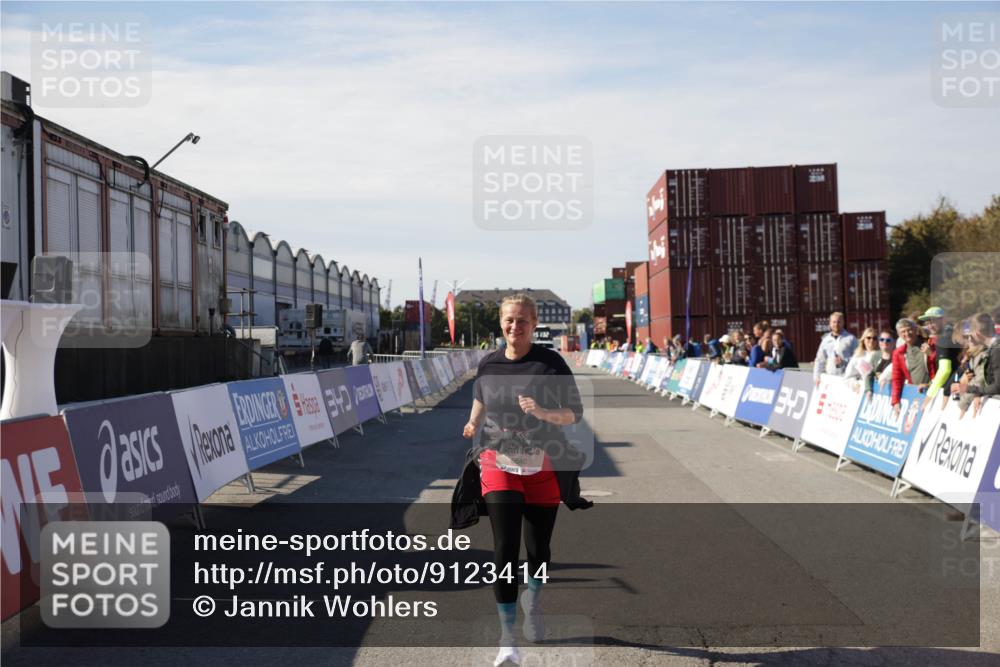 03.10.2025 - Köhlbrandbrückenlauf Jannik Wohlers http://msf.ph/oto/9123414 03.10.2025 13:51:33 Ziel 5540 meine-sportfotos.de
