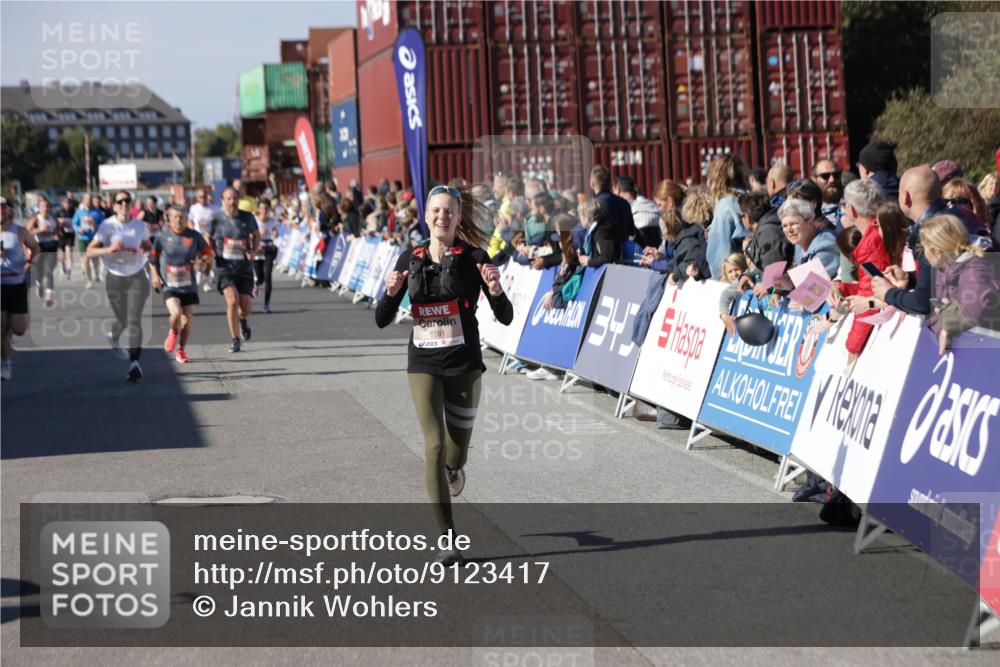 03.10.2025 - Köhlbrandbrückenlauf Jannik Wohlers http://msf.ph/oto/9123417 03.10.2025 13:05:37 Ziel 4011, 4062, 4161, 4278, 4296, 4332, 4384, 5468, 5676, 6281, 6786, 6787 meine-sportfotos.de