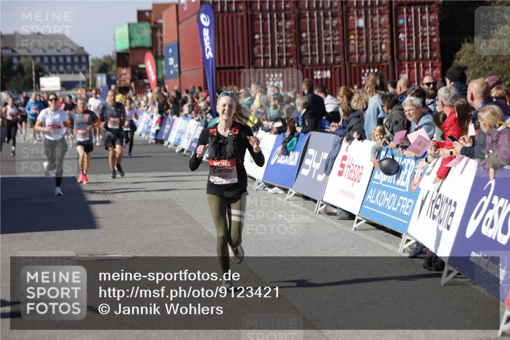 03.10.2025 - Köhlbrandbrückenlauf Jannik Wohlers http://msf.ph/oto/9123421 03.10.2025 13:05:37 Ziel 4011, 4062, 4161, 4278, 4296, 4332, 4384, 5468, 5676, 6281, 6786, 6787 meine-sportfotos.de