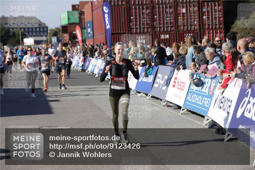 03.10.2025 - Köhlbrandbrückenlauf Jannik Wohlers http://msf.ph/oto/9123426 03.10.2025 13:05:37 Ziel 4011, 4062, 4161, 4278, 4296, 4332, 4384, 5468, 5676, 6281, 6786, 6787 meine-sportfotos.de