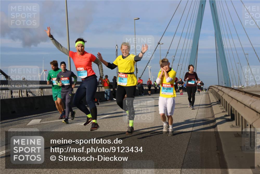 03.10.2025 - Köhlbrandbrückenlauf Strokosch-Dieckow http://msf.ph/oto/9123434 03.10.2025 10:01:50 Position 2 2299, 2874, 2871 meine-sportfotos.de