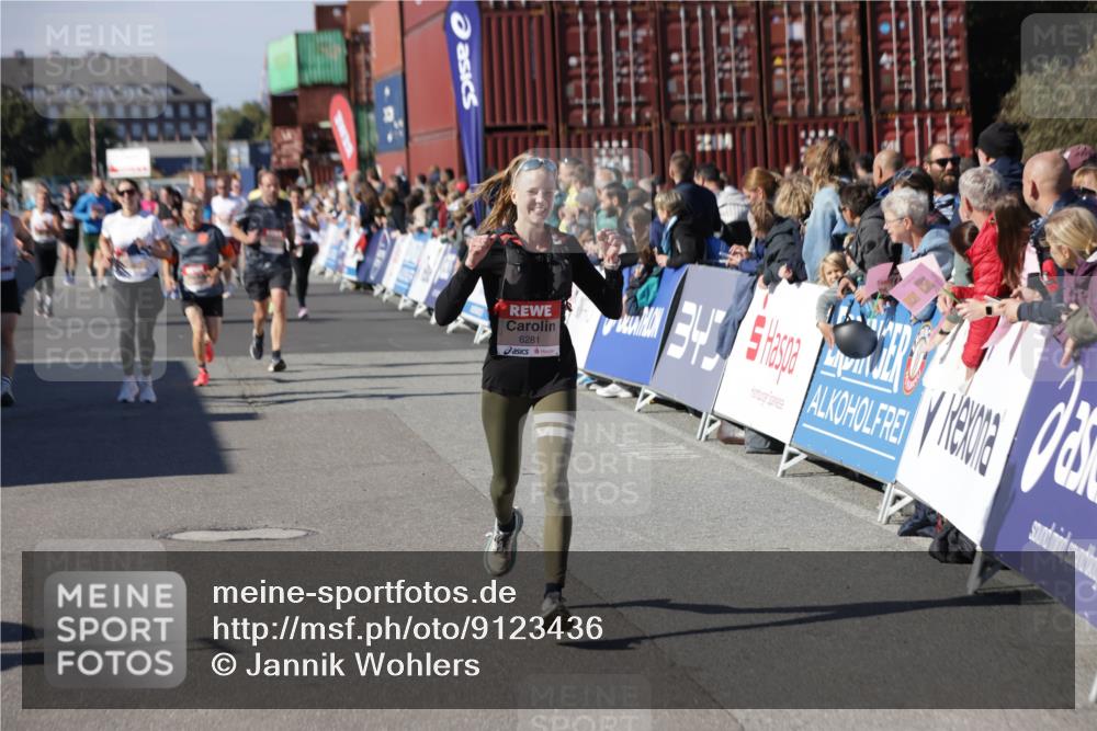 03.10.2025 - Köhlbrandbrückenlauf Jannik Wohlers http://msf.ph/oto/9123436 03.10.2025 13:05:37 Ziel 4011, 4062, 4161, 4278, 4296, 4332, 4384, 5468, 5676, 6281, 6786, 6787 meine-sportfotos.de