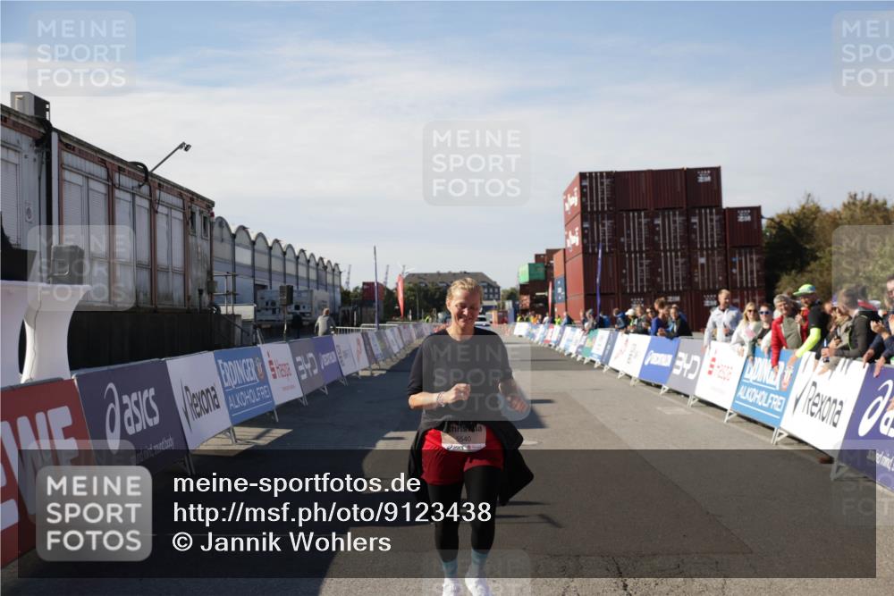 03.10.2025 - Köhlbrandbrückenlauf Jannik Wohlers http://msf.ph/oto/9123438 03.10.2025 13:51:33 Ziel 5540 meine-sportfotos.de