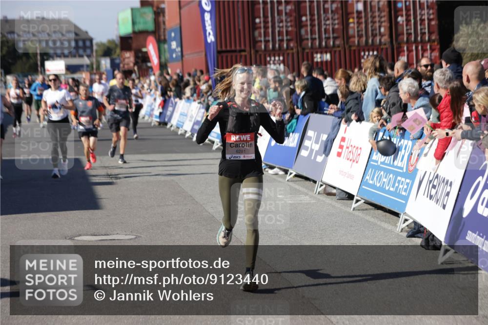 03.10.2025 - Köhlbrandbrückenlauf Jannik Wohlers http://msf.ph/oto/9123440 03.10.2025 13:05:37 Ziel 4011, 4062, 4161, 4278, 4296, 4332, 4384, 5468, 5676, 6281, 6786, 6787 meine-sportfotos.de
