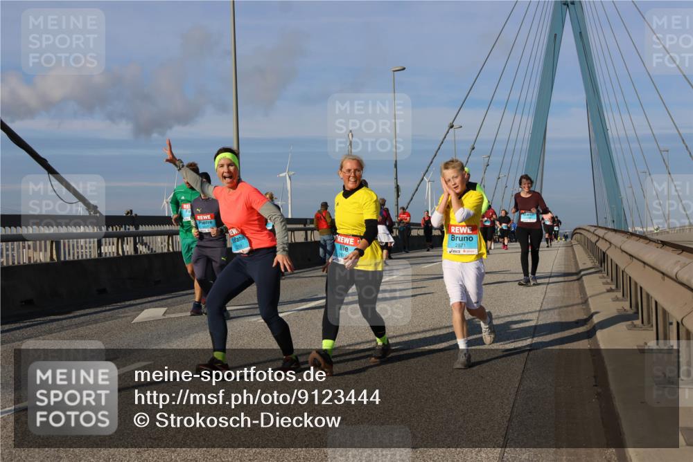 03.10.2025 - Köhlbrandbrückenlauf Strokosch-Dieckow http://msf.ph/oto/9123444 03.10.2025 10:01:50 Position 2 2874, 2871 meine-sportfotos.de