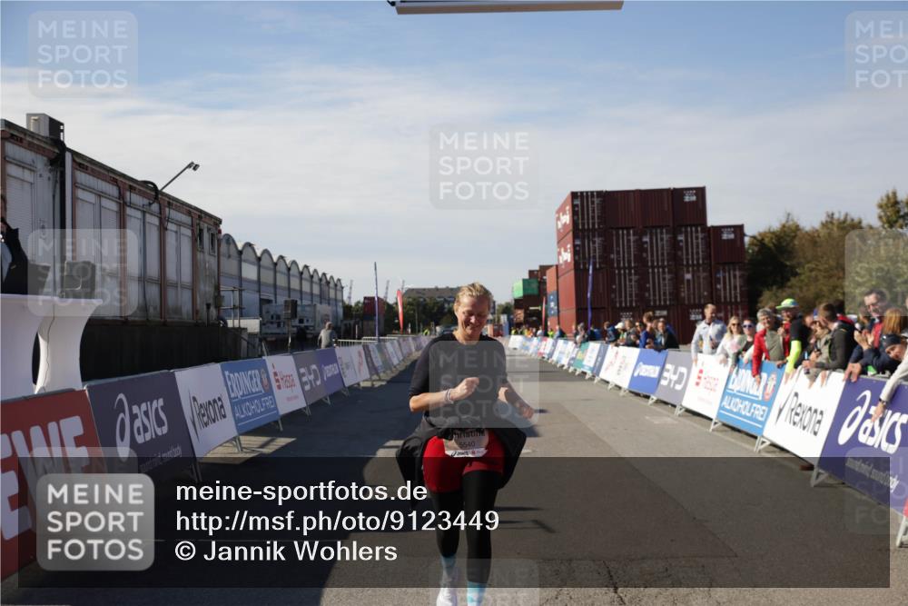 03.10.2025 - Köhlbrandbrückenlauf Jannik Wohlers http://msf.ph/oto/9123449 03.10.2025 13:51:34 Ziel 5540 meine-sportfotos.de